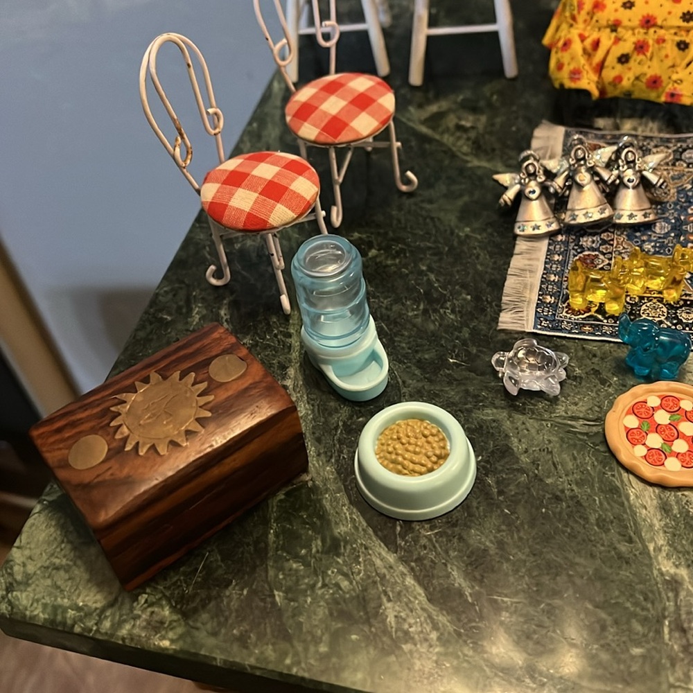 Miniatures assorted dollhouse furniture, food, pet vintage Little Mouse Factory - Picture 5 of 12